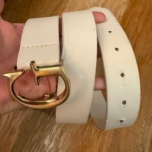 Guess White Belt with Gold Buckle L34